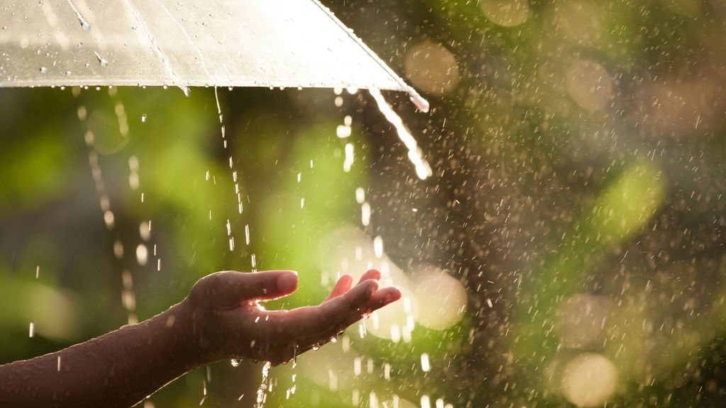 El martes se extenderán las lluvias y seguirán bajando las temperaturas