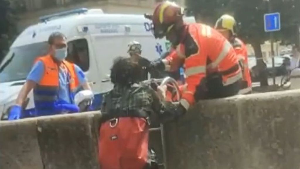Herido un hombre al caer al río Darro en Granada mientras estaba haciendo el pino