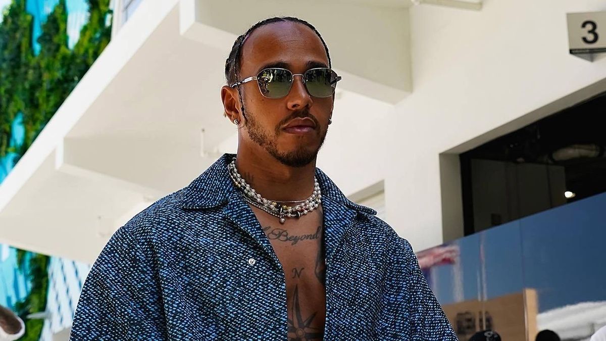 Lewis Hamilton y sus motivos para no conducir por la calle: "Disfruto más de copiloto" Lewis Hamilton y sus motivos para no conducir por la calle: "Disfruto más de copiloto"