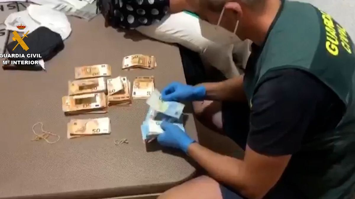 Parte del dinero incautado en los registros. Parte del dinero incautado en los registros.