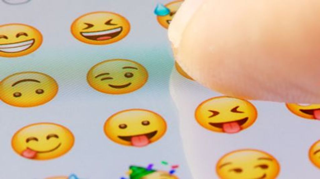 Dime qué emoticonos usas y te diré qué edad tienes: los mayores de 50, fieles seguidores de los emojis