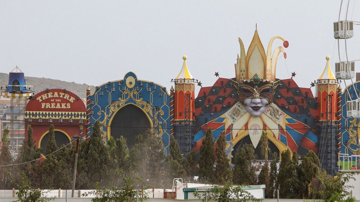 Imagen tomada desde el exterior del recinto del escenario principal del Festival Medusa de Cullera (Valencia) Imagen tomada desde el exterior del recinto del escenario principal del Festival Medusa de Cullera (Valencia)