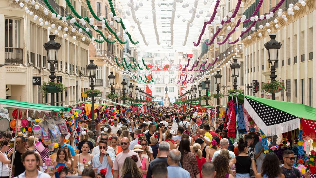 Las ganas de fiesta vuelven a inundar Málaga en la primera jornada de Feria