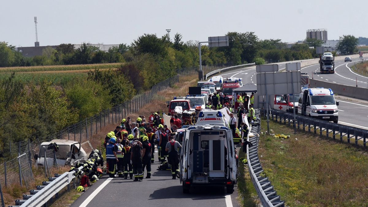 Tres muertos al estrellarse en Austria una furgoneta con una veintena de migrantes