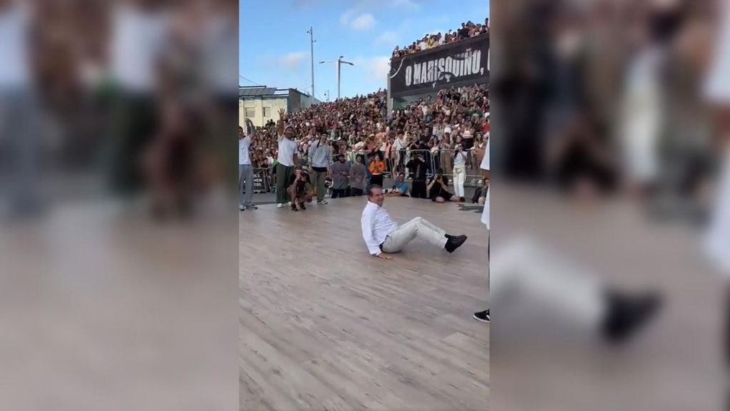 Abel Caballero se desboca sobre la pista de baile de 'O Marisquiño' y reta a Almeida a una competición de breakdance