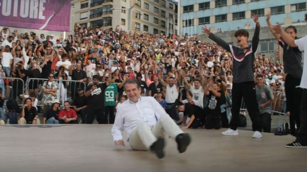 Abel Caballero sorprende bailando break dance y reta al Almeida a un duelo