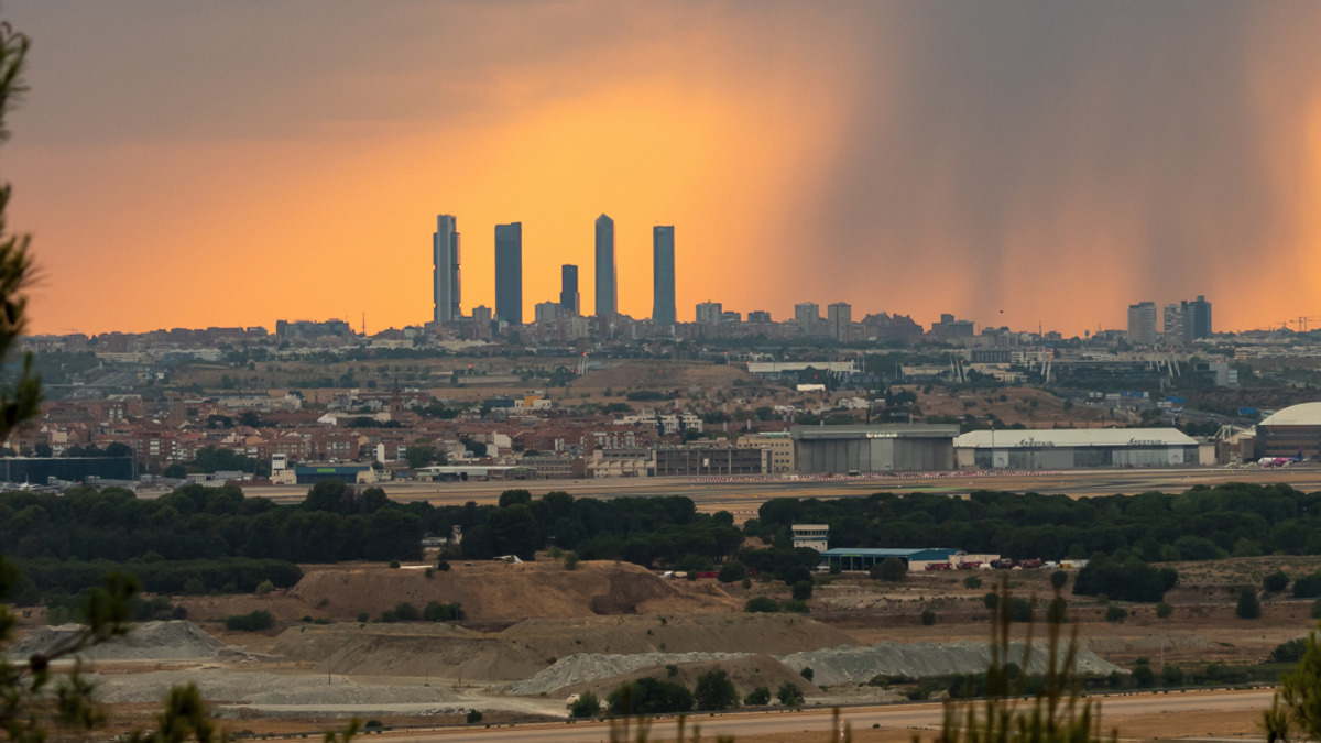 El olor a quemado y el humo de Madrid proceden de un incendio de Portugal El olor a quemado y el humo de Madrid proceden de un incendio de Portugal
