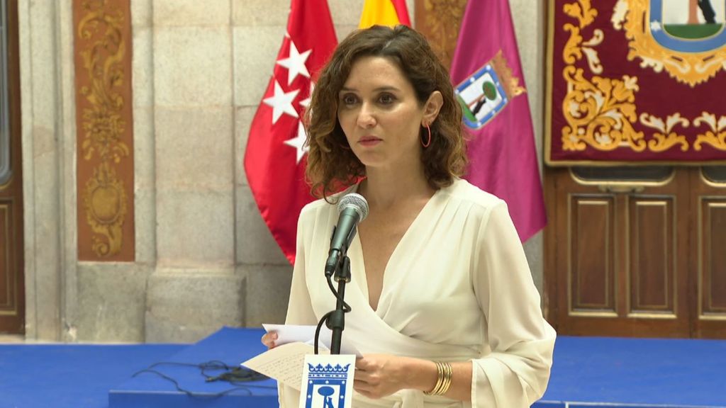 La presidenta de la Comunidad de Madrid, Isabel Díaz Ayuso, rebaja los precios de los abono transporte