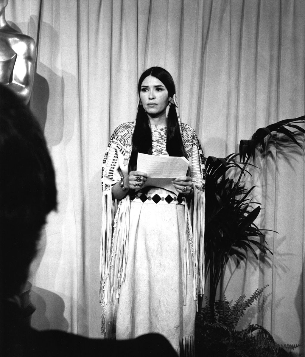 Sacheen Littlefeather en la ceremonia de los Oscar de 1973