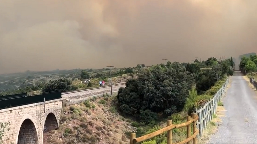 Tres viajeros heridos graves y ocho leves al huir de un tren al acercarse al incendio de Bejís