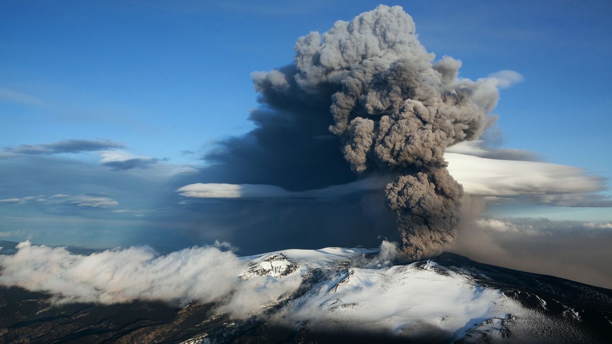 Dos vulcanólogos advierten sobre el riesgo de una gran erupción que "devaste la sociedad mundial"