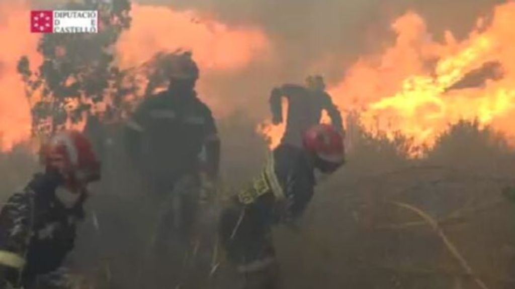 La secuencia completa de la impresionante lucha cuerpo a cuerpo de los bomberos contra el fuego de Bejís