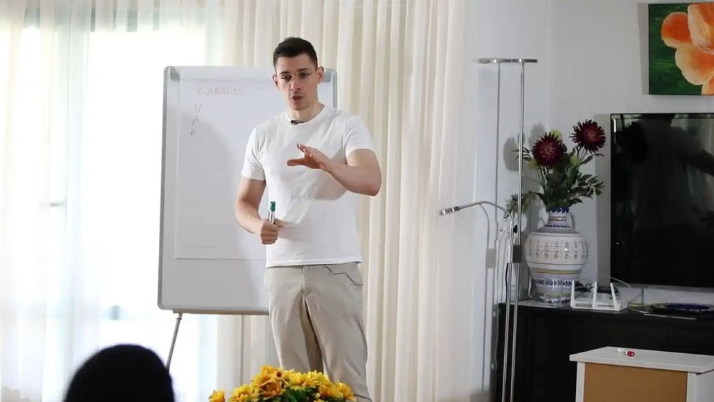 Mike Toro, en una imagen promocional de su campamento
