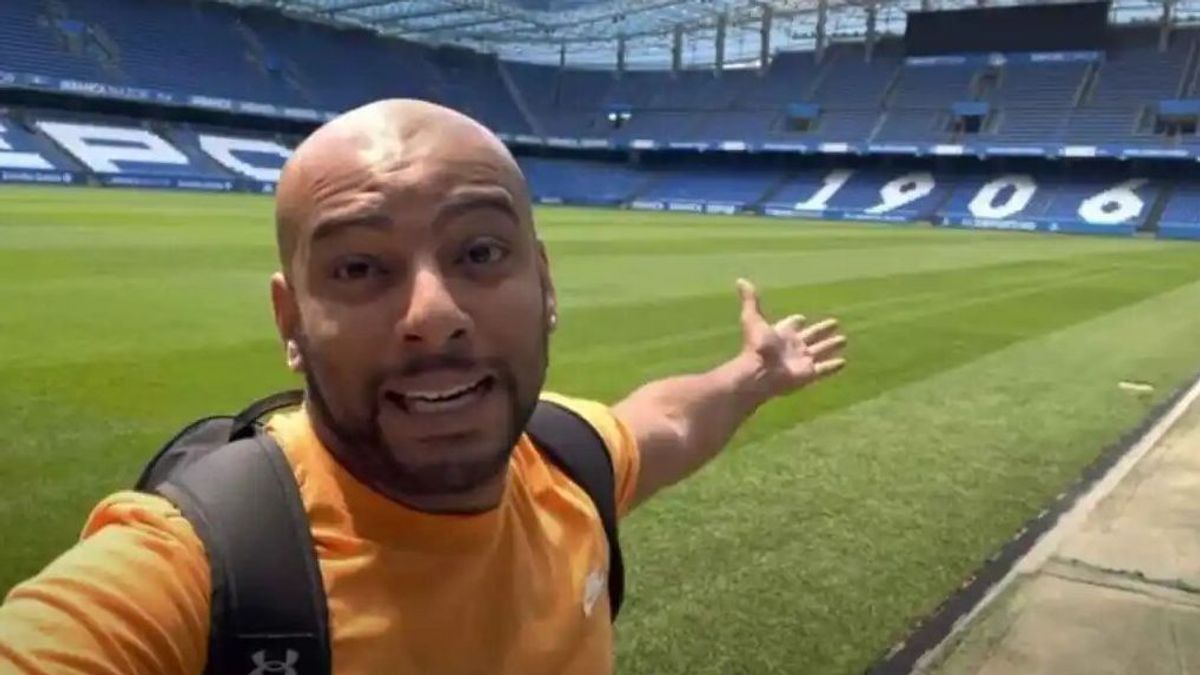 Borja Escalona, entrando de forma ilegal en un estadio de fútbol