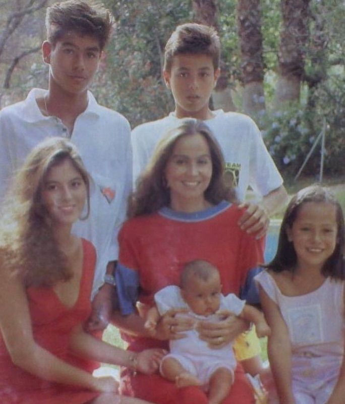 Del matrimonio entre Isabel y Julio nacieron Chábeli, Julio José Jr. y Enrique.