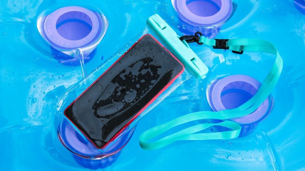 las fundas acuáticas más seguras para tu móvil