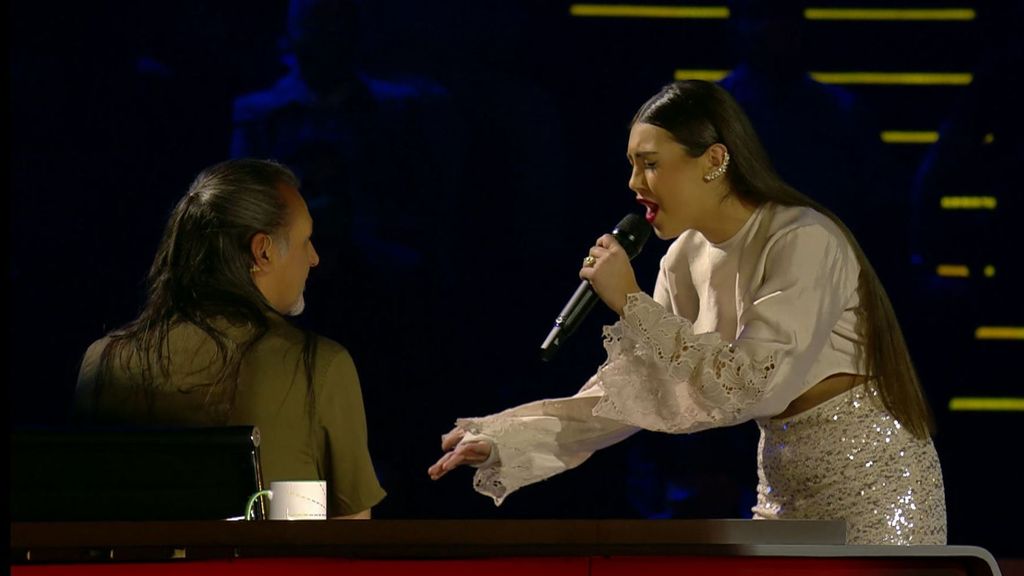 Lucía Baizan canta por Rosalía y pone a todo el público en pie