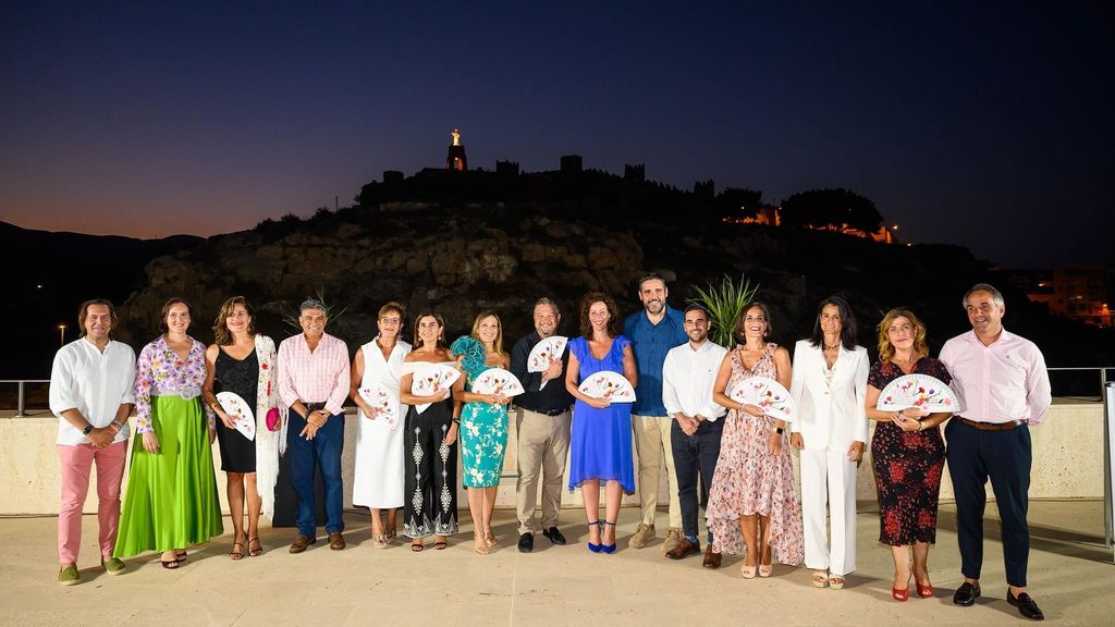 Colas kilométricas para hacerse con un abanico de la Feria de Almería