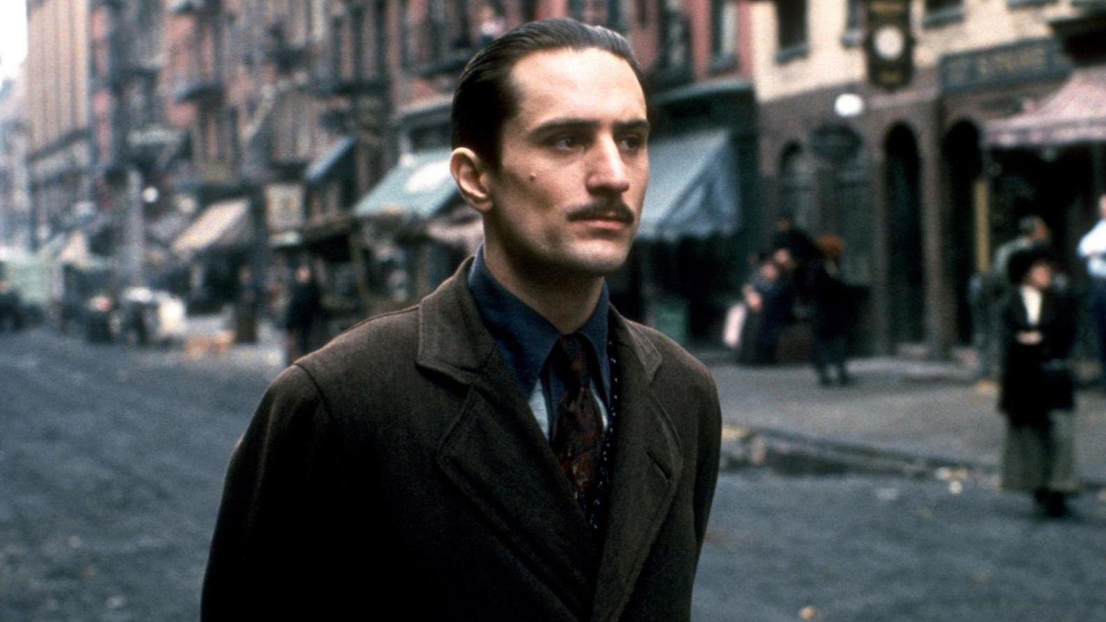 Robert de Niro en la película El Padrino II