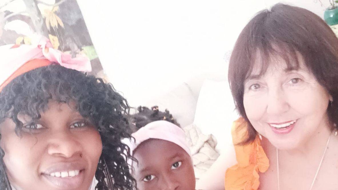 Yaya con su madre y Begoña Barrenengoa