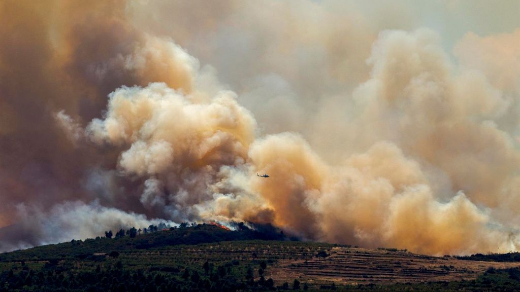 El incendio de Bejís se extiende con una virulencia “extrema” y amenaza el parque natural de la Sierra Calderona