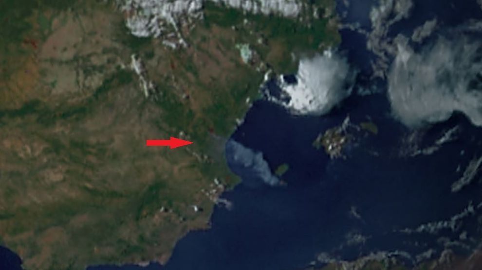 Humo del incendio de Bejís la tarde del jueves