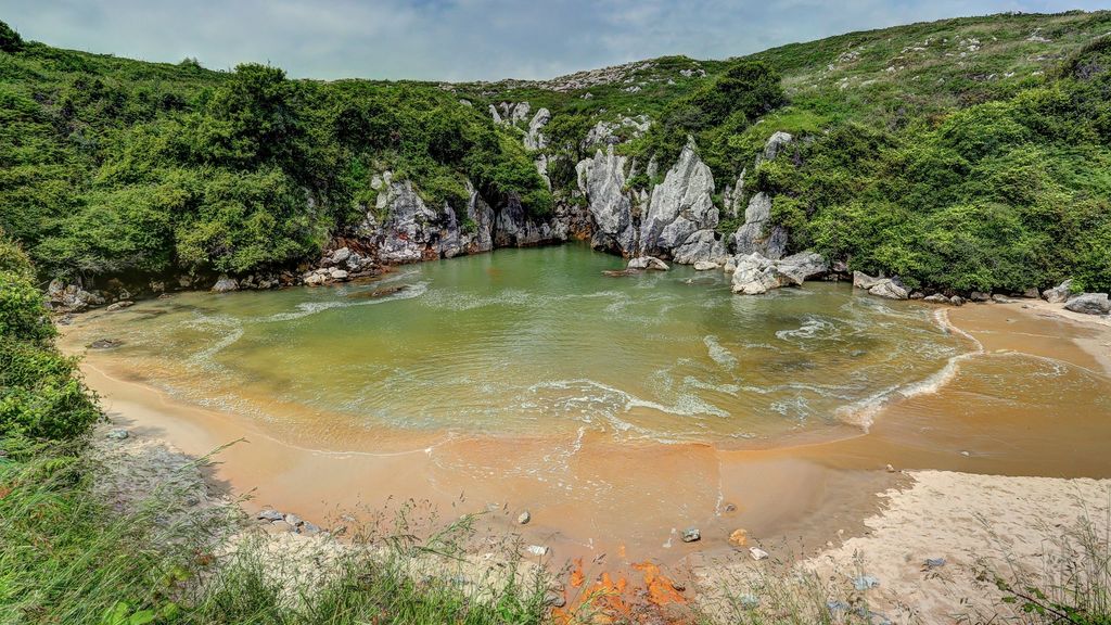 Playa de Gulpiyuri, Llanes, Asturias