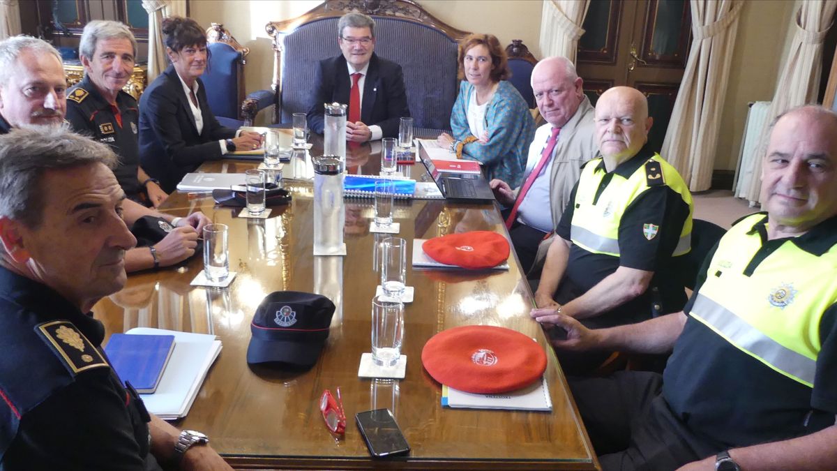 Reunión de la Ertzaintza, la Policía Municipal y el Ayuntamiento de Bilbao Reunión de la Ertzaintza, la Policía Municipal y el Ayuntamiento de Bilbao