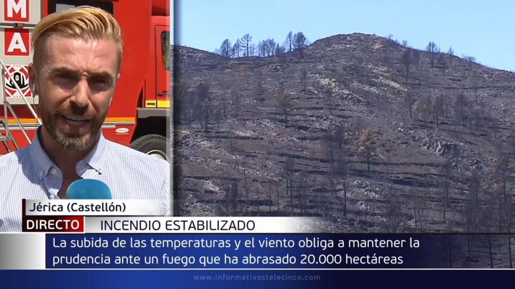 Humo y zona calcinada del incendio forestal declarado en Bejís, Castellón