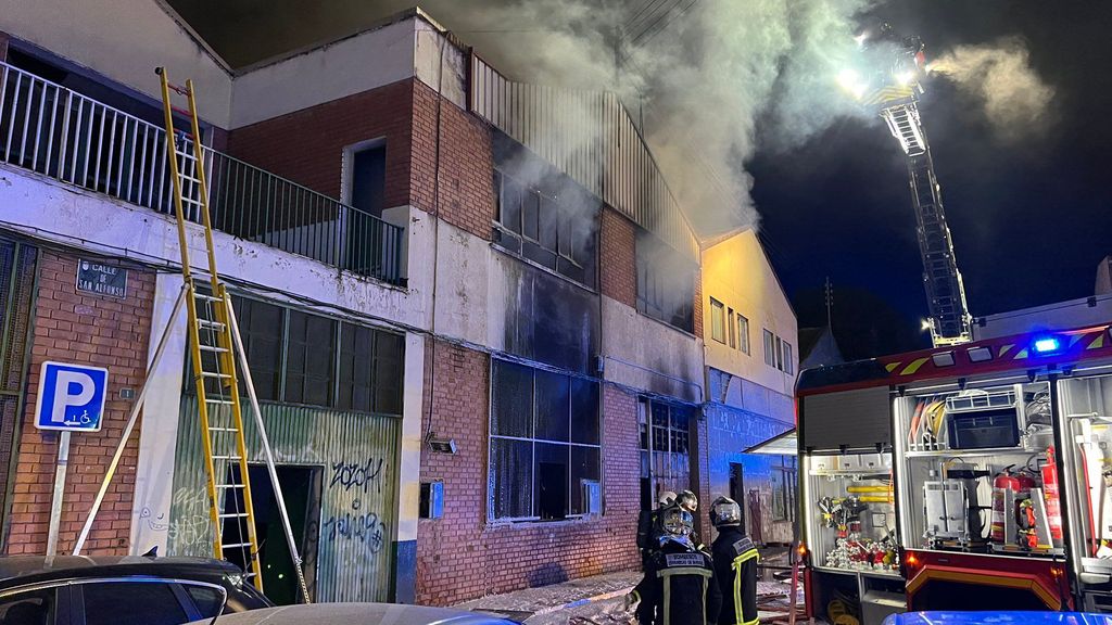Incendio declarado en una nave industrial ocupada en Torrejón de Ardoz que se ha saldado con dos fallecidos