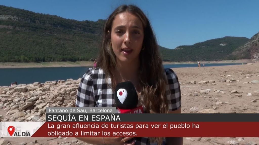 La sequía en España deja al descubierto restos en pantanos de Barcelona y Orense