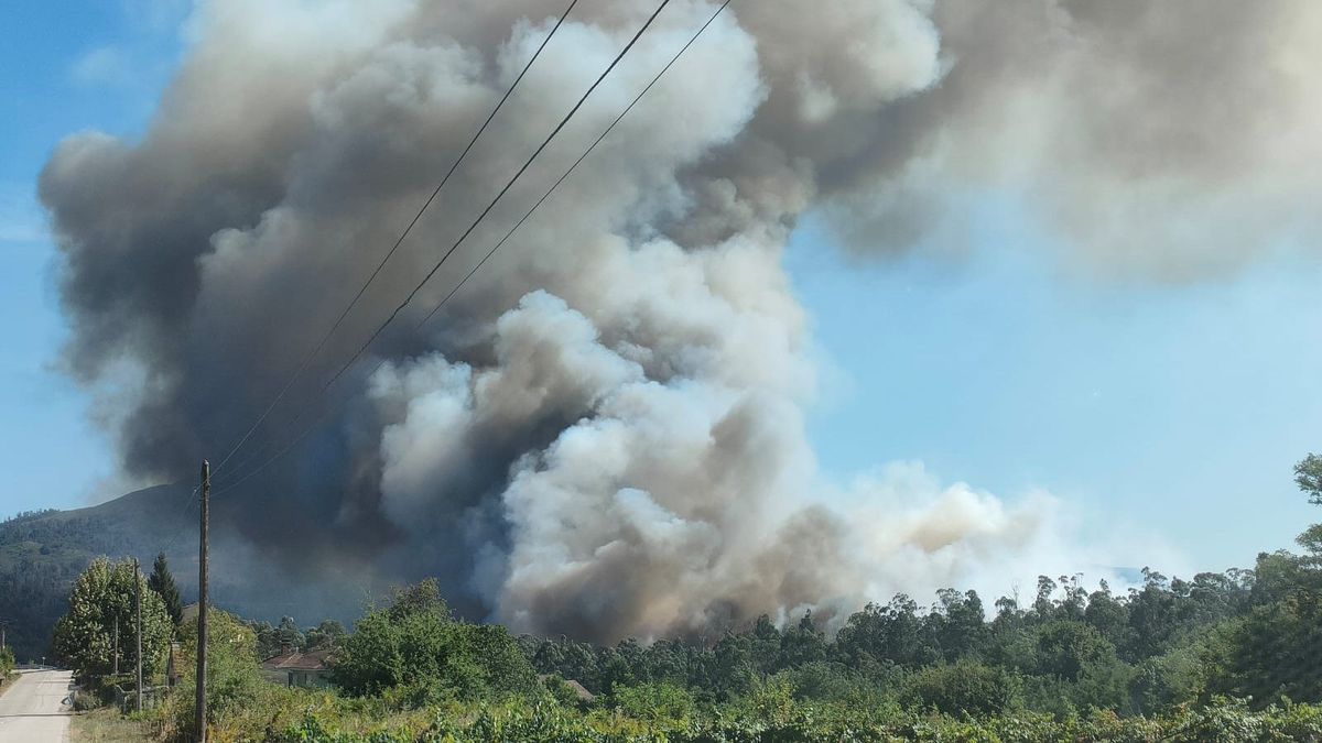 El incendio declarado en el municipio pontevedrés de Ponteareas ha obligado a activar el nivel 2 de alerta