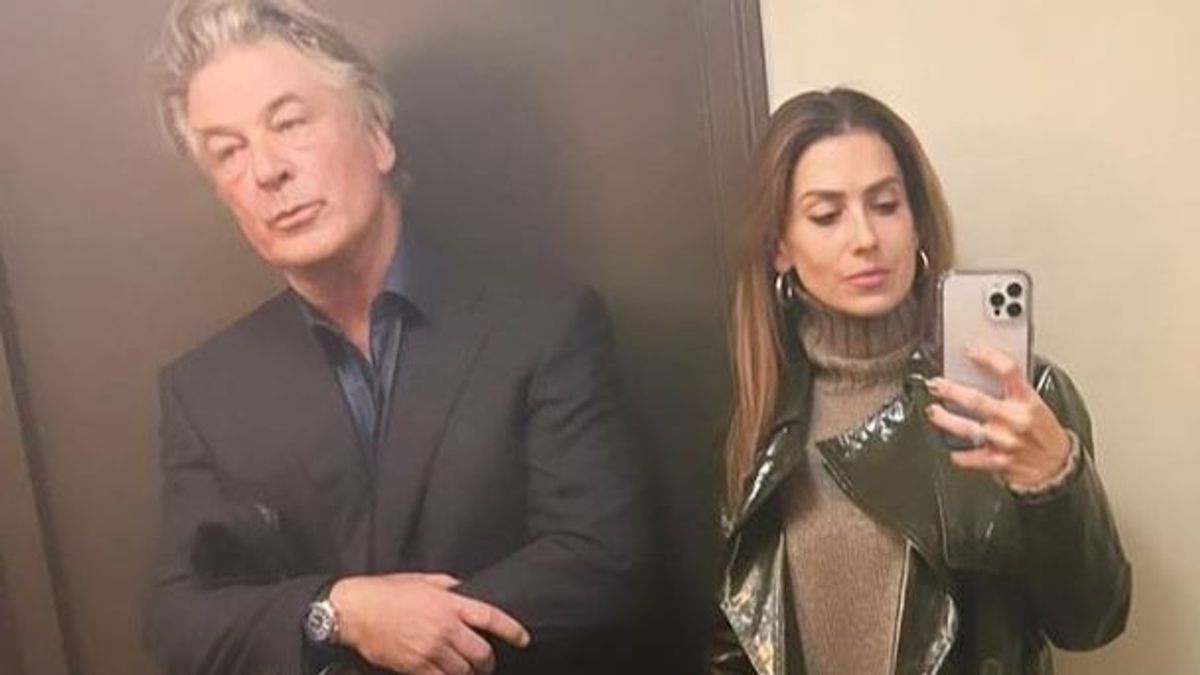 Hilaria Baldwin, la esposa de Alec Baldwin, muestra públicamente el apoyo incondicional a su marido