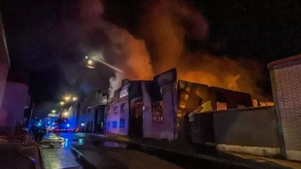Controlan incendio en una fábrica de palets en Fuenlabrada