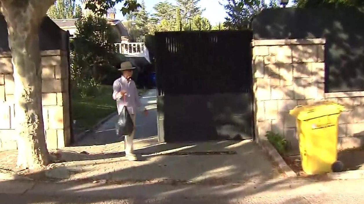 José Ortega Cano sale de su casa de Madrid