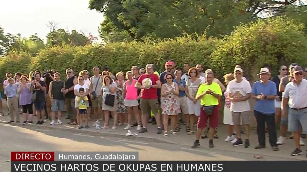 Los vecinos de Humanes se manifiestan desesperados contra la okupación