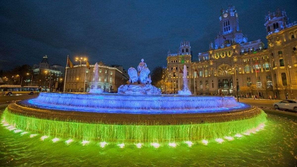 EuropaPress 4640600 fuente cibeles ilumina colores bandera ucraniana EuropaPress 4640600 fuente cibeles ilumina colores bandera ucraniana