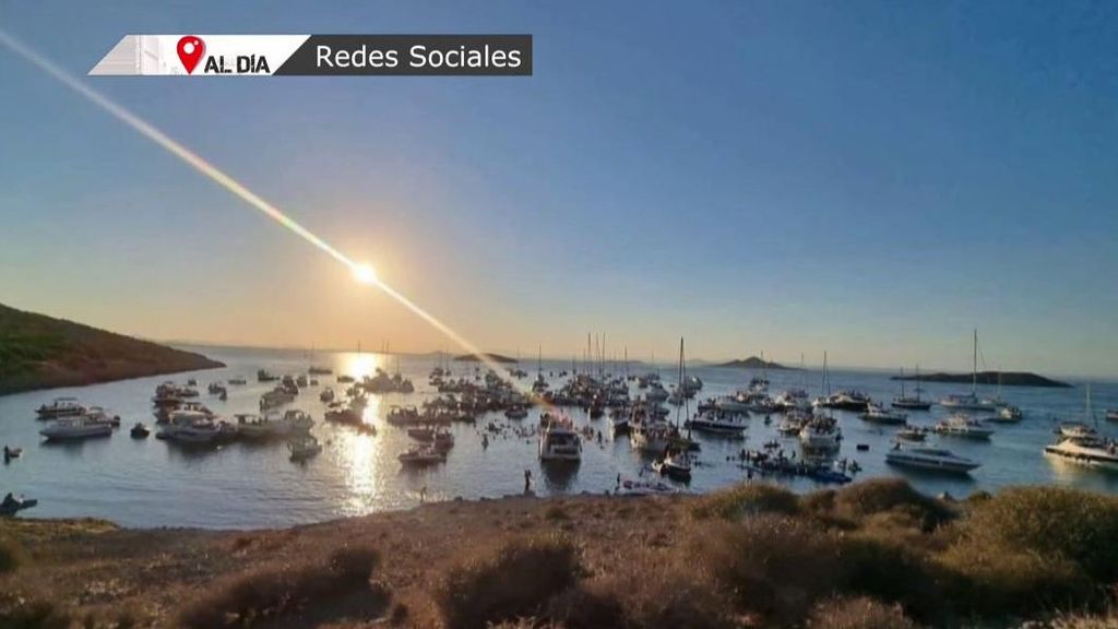 Fiesta ilegal en el Mar Menor: más de cien barcos se concentraron sin permiso