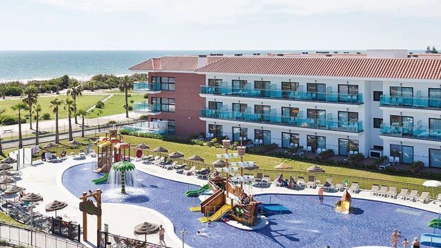 Tampoco podrás perderte el Hotel Best Costa Ballena.