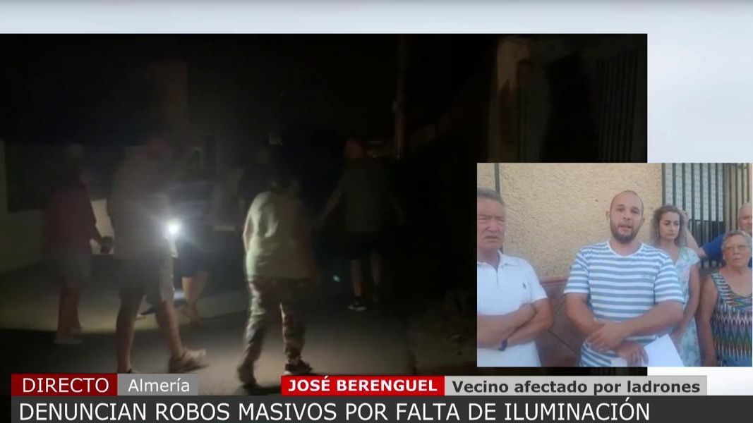 Los vecinos de un barrio de Almería, al límite por los robos masivos por falta de luz