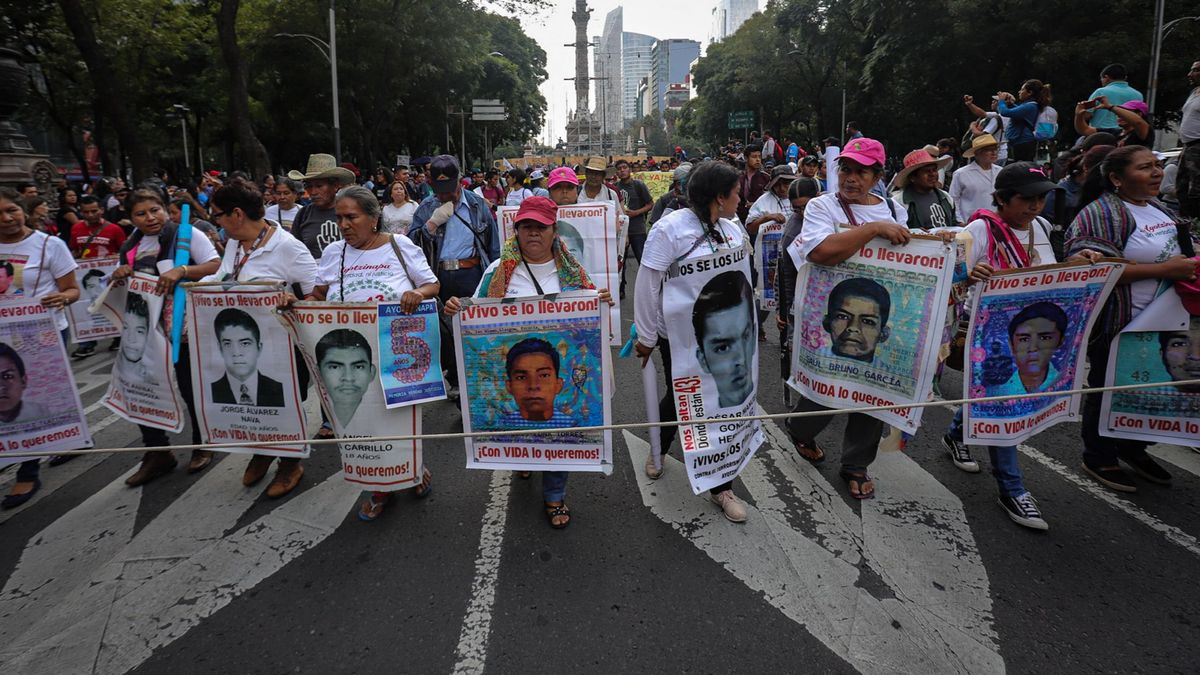 Manifestación en recuerdo de los 43 estudiantes de Ayotzinapa Manifestación en recuerdo de los 43 estudiantes de Ayotzinapa