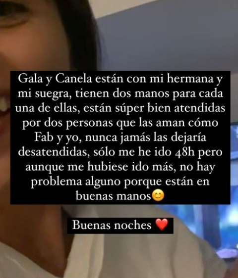 Violeta aclara con quién ha dejado a su hija Gala durante su viaje