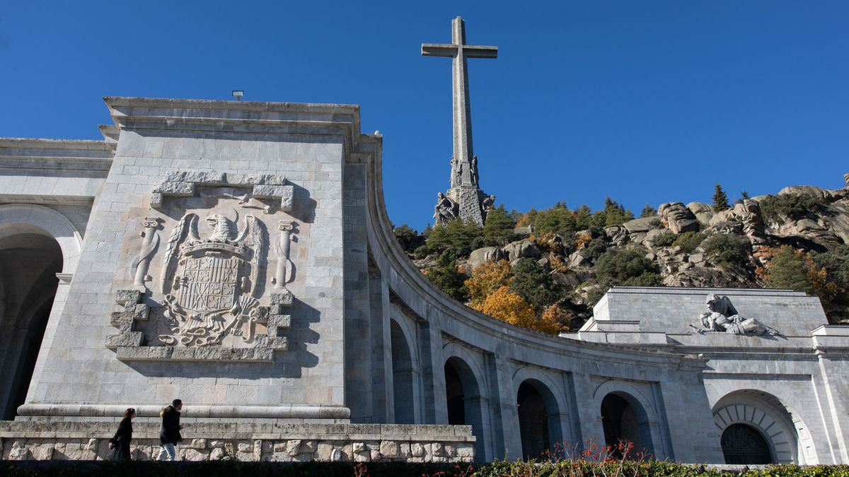 Anuncian una querella contra la alcaldesa de San Lorenzo por impedir las obras de exhumación del Valle de los Caídos Anuncian una querella contra la alcaldesa de San Lorenzo por impedir las obras de exhumación del Valle de los Caídos