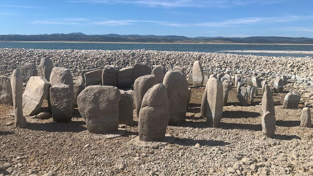 El 'Stonehenge español' sale a la luz en el embalse de Valdecañas (Cáceres)