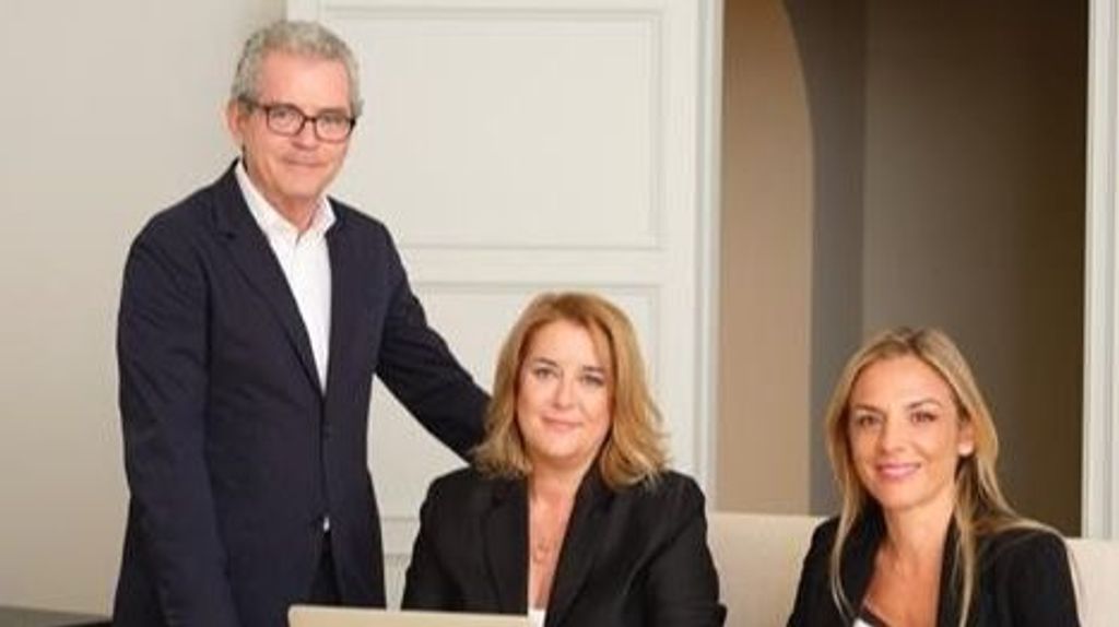 EuropaPress 4643256 pablo isla junto carla perez albeniz maria jesus roman
