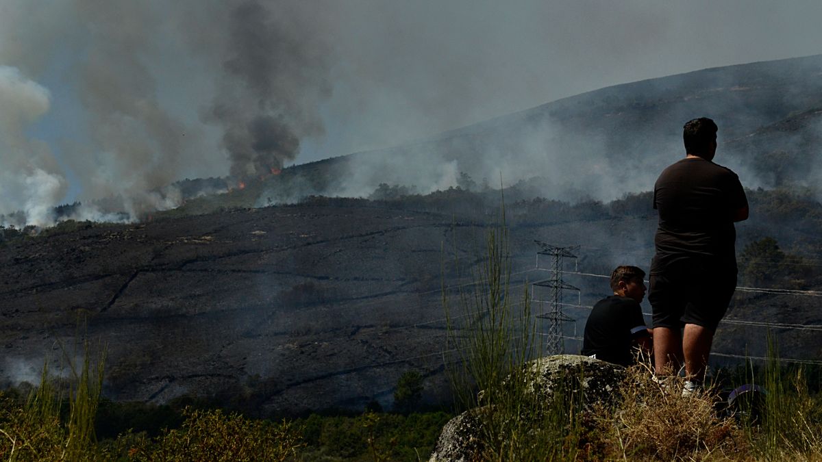 INCENDIO FORESTAL PARQUE NATURAL XURÉS, CONCELLO DE LOBEIRA (OURENSE) INCENDIO FORESTAL PARQUE NATURAL XURÉS, CONCELLO DE LOBEIRA (OURENSE)