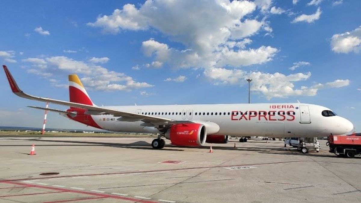 Iberia Express cancela de forma preventiva ocho vuelos el primer día de huelga de tripulantes de cabina