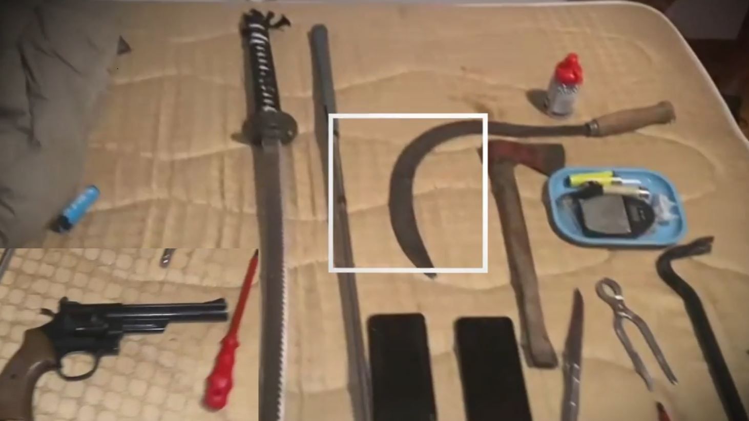 El arsenal de armas de los okupas de Villaviciosa de Odón.