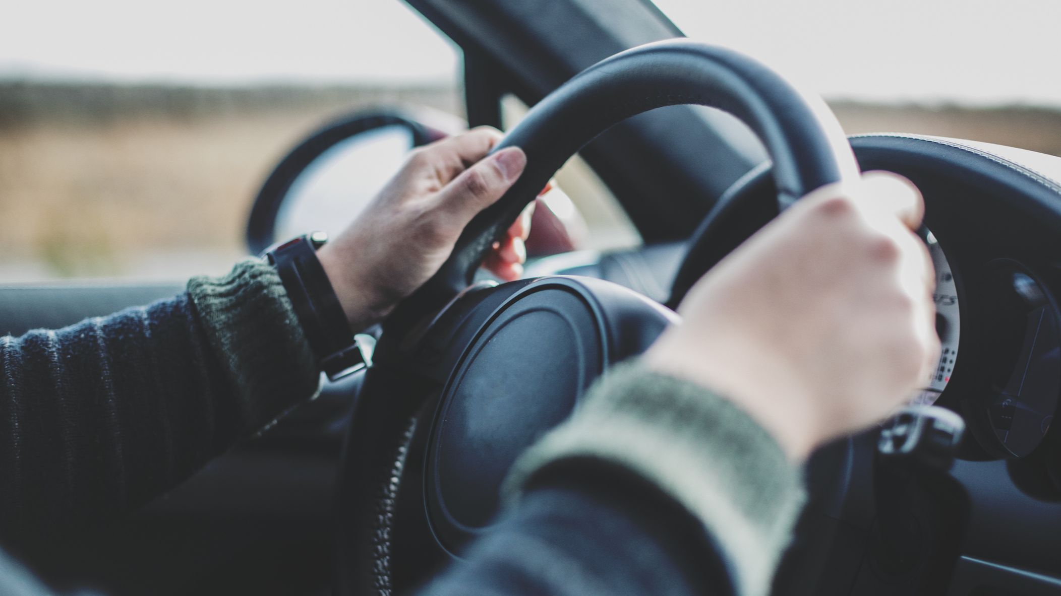 Imagen de archivo de un hombre al volante