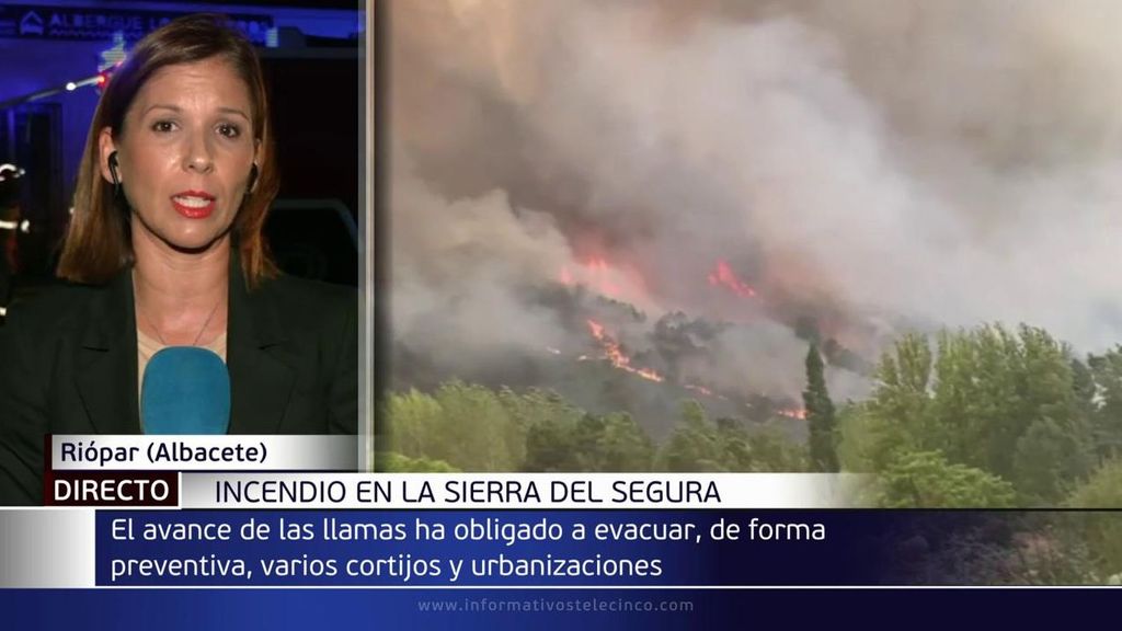 Bomberos efectúan evacuación por incendio en Riópar (Albacete), en nivel 2